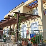 Maria's Garden Apartment